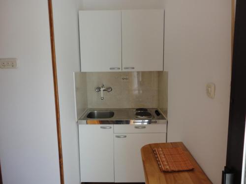 Double Room with Balcony and Sea View image 5