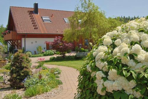 Heumanns Blockhaeuser am Wald