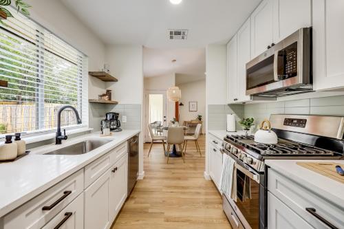 Domain ATX Modern Home Quiet Area: 30+ Days Disc. in Austin, USA
