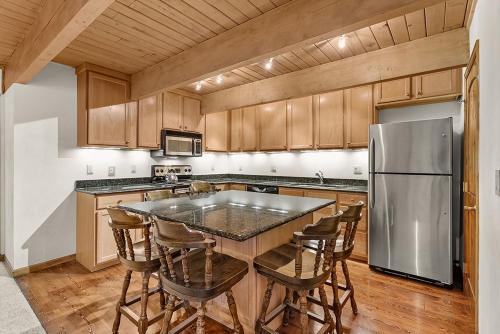 Chateau Dumont Unit 9 - image 6