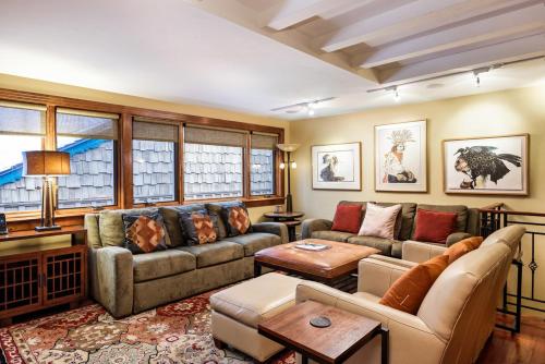 Fasching Haus Unit 9, Deluxe Condo w/ A/C in the living area, 2 Blocks to Downtown Aspen image