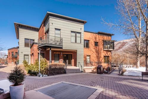 Obermeyer Place Unit 102 Park - image 13