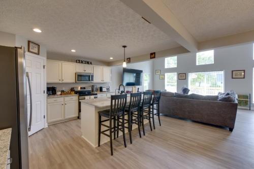 Hot Tub, Lake Access, and Dock Port Clinton Retreat in Port Clinton, USA