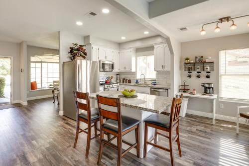 Pet-Friendly Family House with Pool and Backyard photo 2