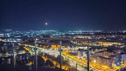 Sunrise Sky Lux Apartment, 33rd floor, Pool and Fitness Included, Skopje (zdjęcie 9)