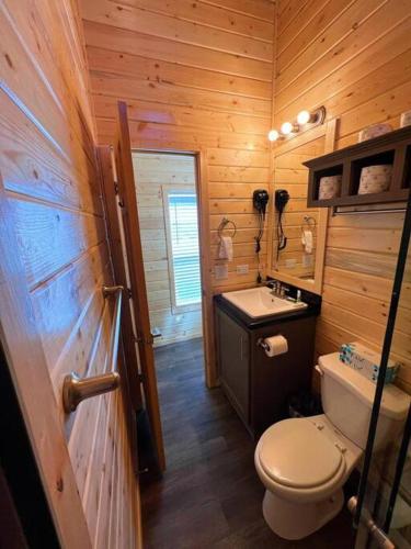 091 Star Gazing Tiny Home near Grand Canyon South Rim Sleeps 8