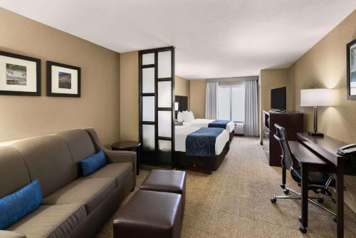 Comfort Suites Commerce - image 14