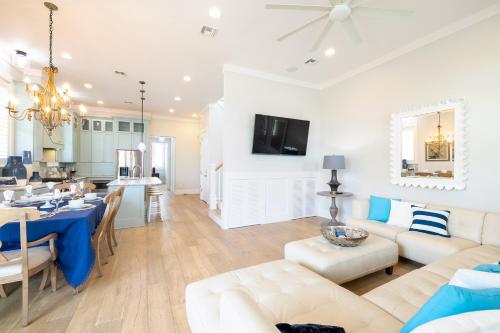 Beachside Retreat w/ Ocean Views & 4 Ensuite Baths in Galveston, USA