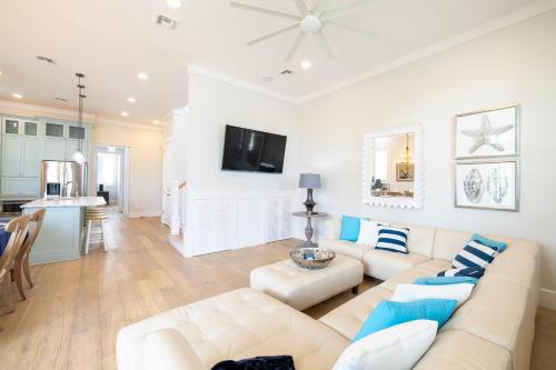 Beachside Retreat w/ Ocean Views & 4 Ensuite Baths in Galveston, USA