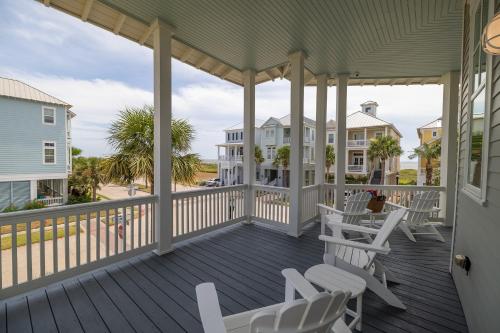 Beachside Retreat w/ Ocean Views & 4 Ensuite Baths in Galveston, USA