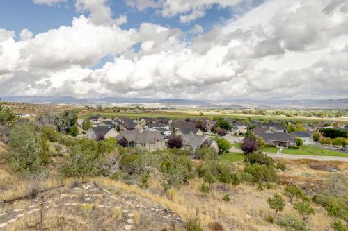 Vernal Home - 19 Mi to Dinosaur National Monument!