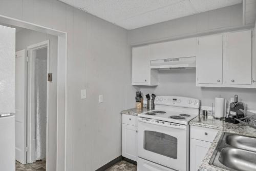 Midtown 1BR: Downtown HBG Hub