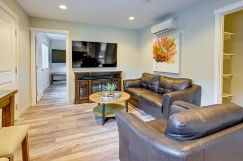 . Easy Commuting! Modern SeaTac Unit with Fireplace