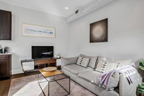Charming HBG Haven: Cozy 1BR Apt image