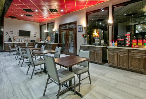 Ramada by Wyndham Diamondhead I-10 Gulfport - image 12