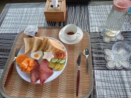 Makanan dan Minuman, Sarah's Garden BnB & Spa in Clarin