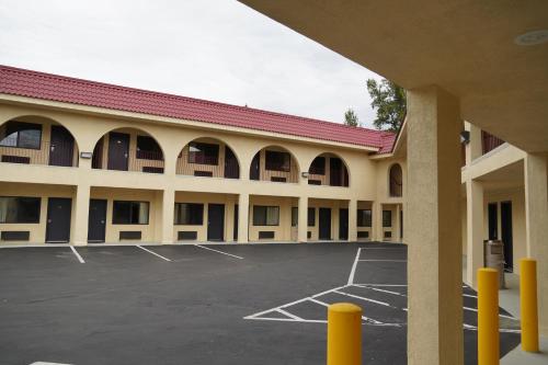 Timberland Inn & Suites - image 9