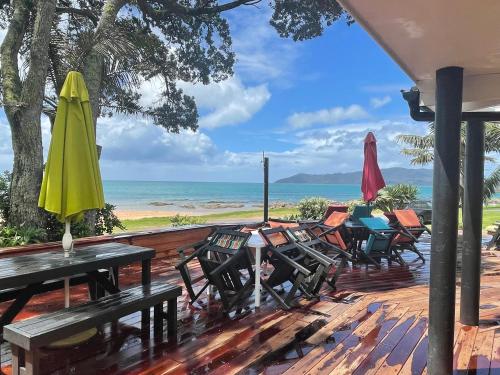 Driftwood Beachfront Accommodation, Cable Bay, Owhetu