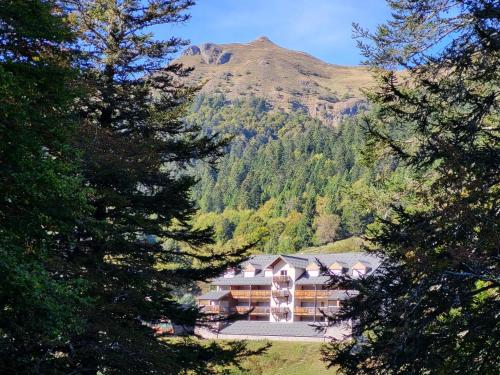 Résidence récente au coeur des monts du Cantal