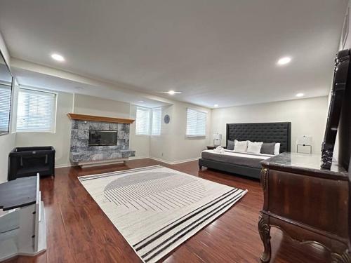 Encino Village Spacious 4BR! in Los Angeles, USA