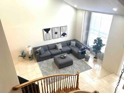 Encino Village Spacious 4BR! in Los Angeles, USA