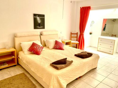 2 Bed, Sea Side Retreat Saronida