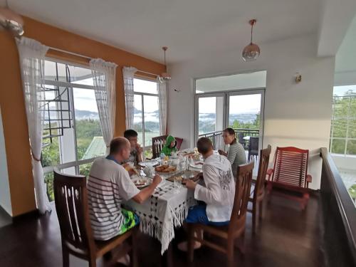 The Grove in جامبولا