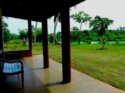 Beautiful Lake View Bungalow in Madampe