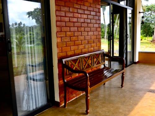 Beautiful Lake View Bungalow in Madampe