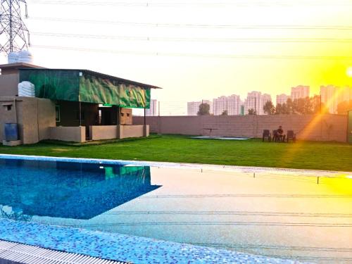 Pool & Lawn Party Venue