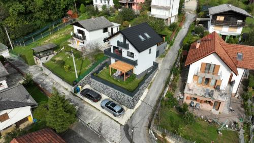 4 bedrooms, 7 beds