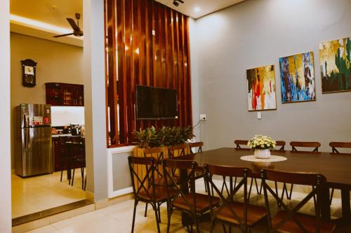 아난 홈스테이 휘