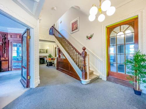 *RG9bC* For your most relaxed & Cosy stay + Free Parking + Free Fast WiFi * near Sand Moor Golf Club