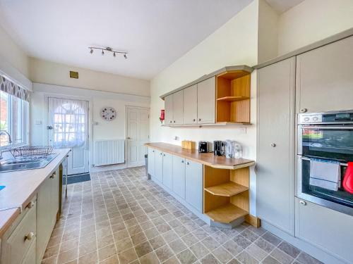 *RG9bC* For your most relaxed & Cosy stay + Free Parking + Free Fast WiFi * near Sand Moor Golf Club