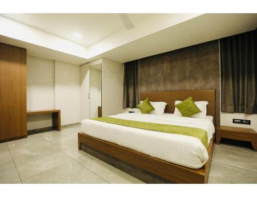 Hotel R City Inn, Rajkot