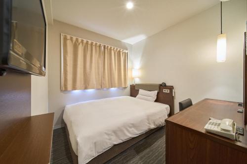 Single Room A - Smoking image 3
