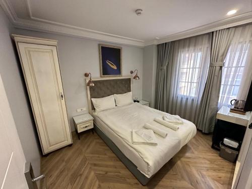 Standard Double Room image 5