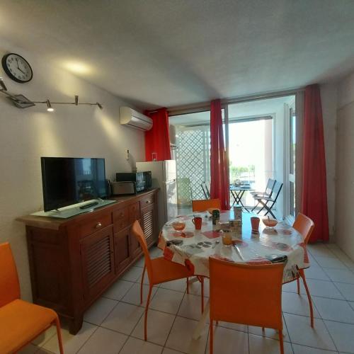 One-Bedroom Apartment image 10