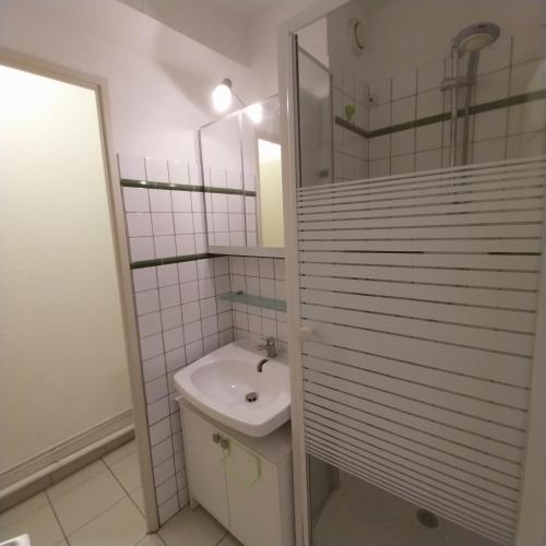 One-Bedroom Apartment image 3