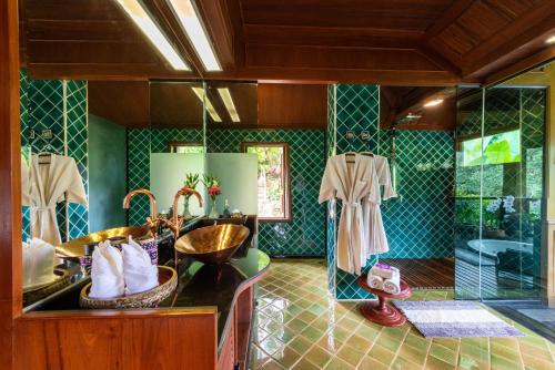 Kanlaya's Eyrie, Luxury Homestay - 화장실