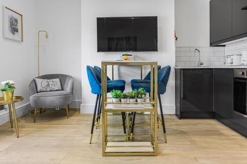Modern 3 and 2 bedroom apartment in Maida Vale, London