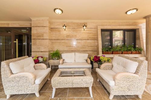 Hotel Venus – Sunny Beach, WY