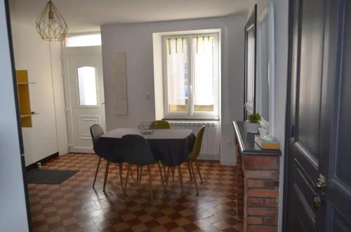 Agréable maison petit jardin à 7 minutes de Reims (Agreable maison petit jardin a 7 minutes de Reims) in Les Mesneux