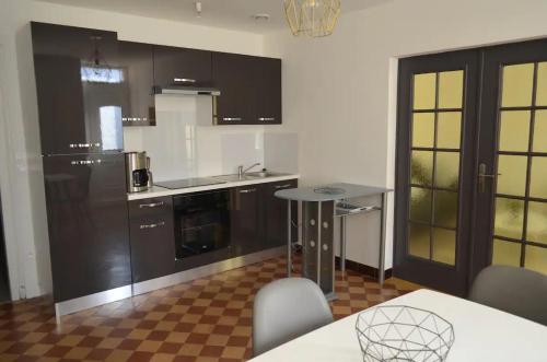 Agréable maison petit jardin à 7 minutes de Reims (Agreable maison petit jardin a 7 minutes de Reims) in Les Mesneux