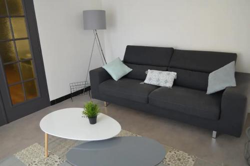 Agréable maison petit jardin à 7 minutes de Reims (Agreable maison petit jardin a 7 minutes de Reims) in Les Mesneux