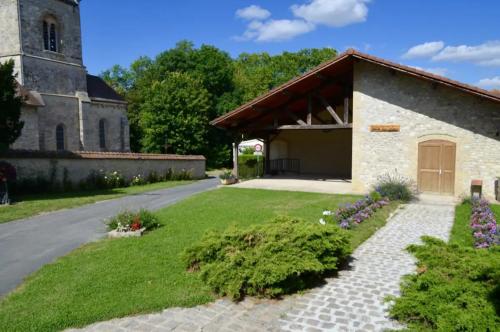 Agréable maison petit jardin à 7 minutes de Reims (Agreable maison petit jardin a 7 minutes de Reims) in Les Mesneux