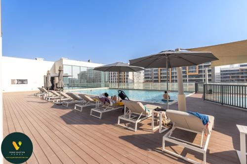 Swimming pool, Vogue Sobha Hartland lush oasis near Downtown in Nad Al Sheba