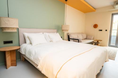 Superior Double Room image 9