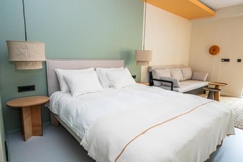 Superior Queen Room image 7