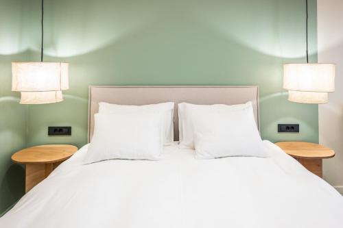 Superior Queen Room image 6